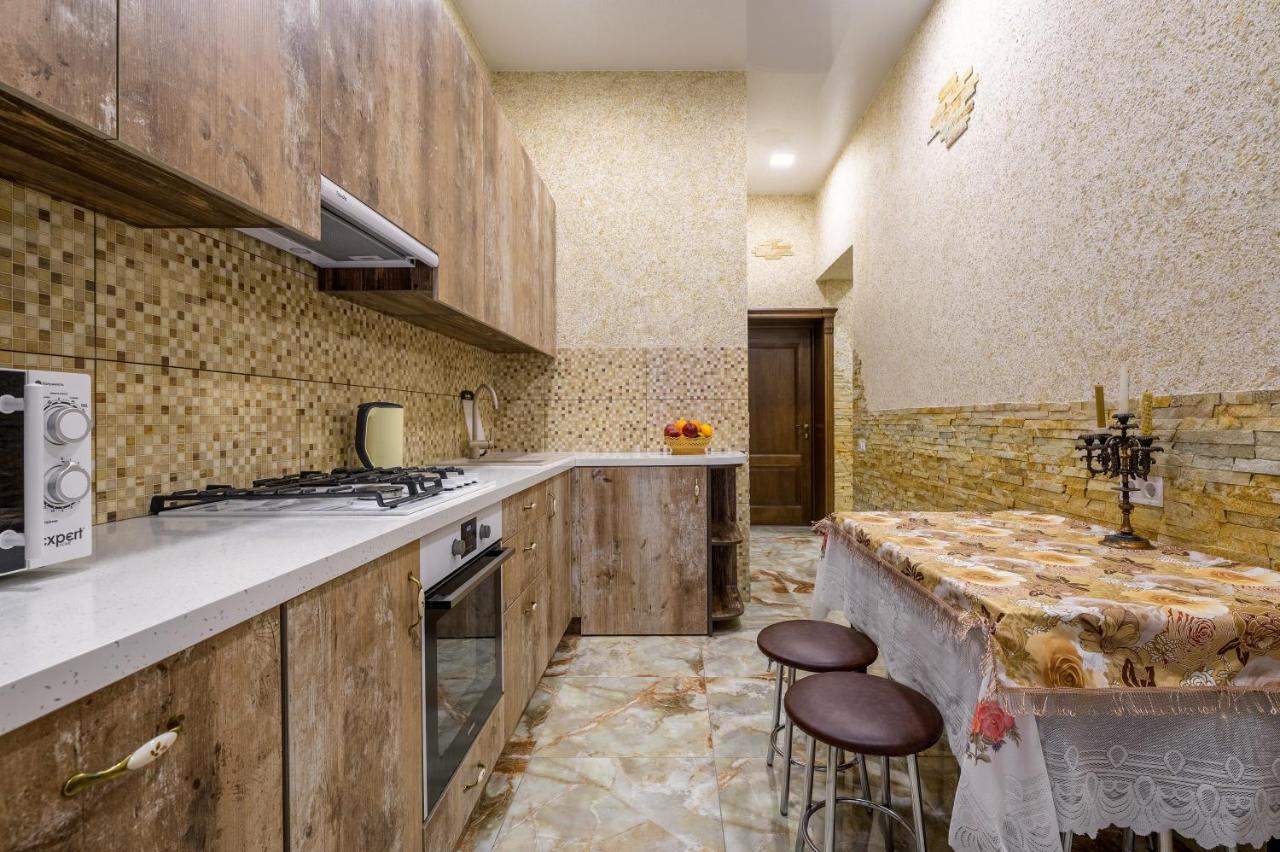 Noviy Svit 4 Apartments Lemberg Exterior foto