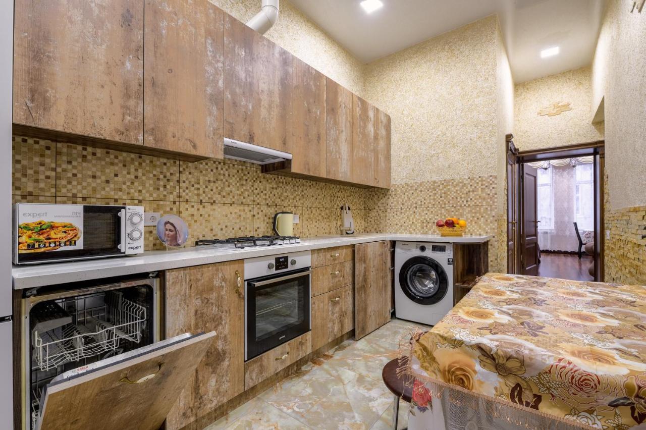 Noviy Svit 4 Apartments Lemberg Exterior foto